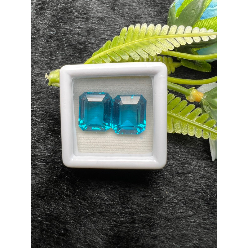 เพทาย ผ่านการเผา 2 เม็ด  กะรัต รูป ร่าง Emerald cut 10x12 มิล พลอย เพทาย สี ฟ้ากลาง LAB BLUE ZIRCON 