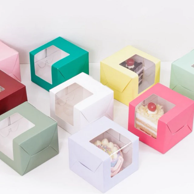 กล่องใส่เค้กชิ้นเดี่ยว 8.5 ซม. ทรงจตุรัส หน้าต่างวี ขนาด 10x10x8.5 cm (40ใบ/แพ็ค) กล่องเค้ก ทรงสูง