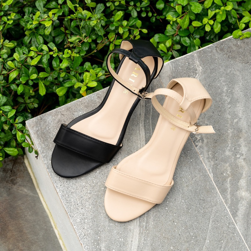 ✅ ส่งจากกรุงเทพ [ Emily ] รองเท้าส้นสูงรัดข้อ 2.5 นิ้ว ***ลด 1 ไซส์จากปกติ ยกเว้นเท้าอวบ***