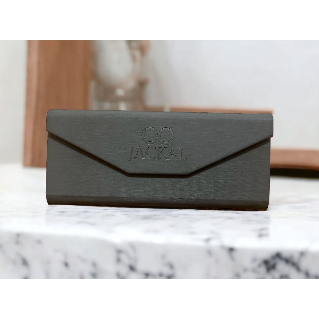 กล่องแว่นตา แบรนด์ JACKAL กล่องแว่นตาสามเหลี่ยมพับได้ สีเทา หนัง PU ด้านในบุกำมะหยี่นุ่ม ถนอมแว่นตา - รูปที่ 3