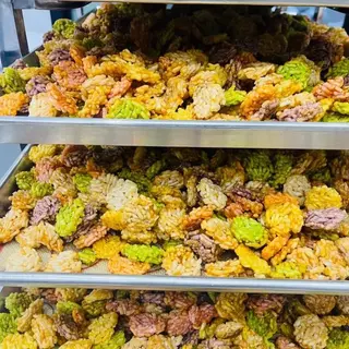 แต๋นคาราเมลเนยสด 150 กรัม สูตรเนยสด เราใช้เนยสดแท้ ไม่ใช้มาการีน ใช้แผ่นคอนเฟลคของเนสท์เล่เท่านั้น หอม กรอบ อร่อย
