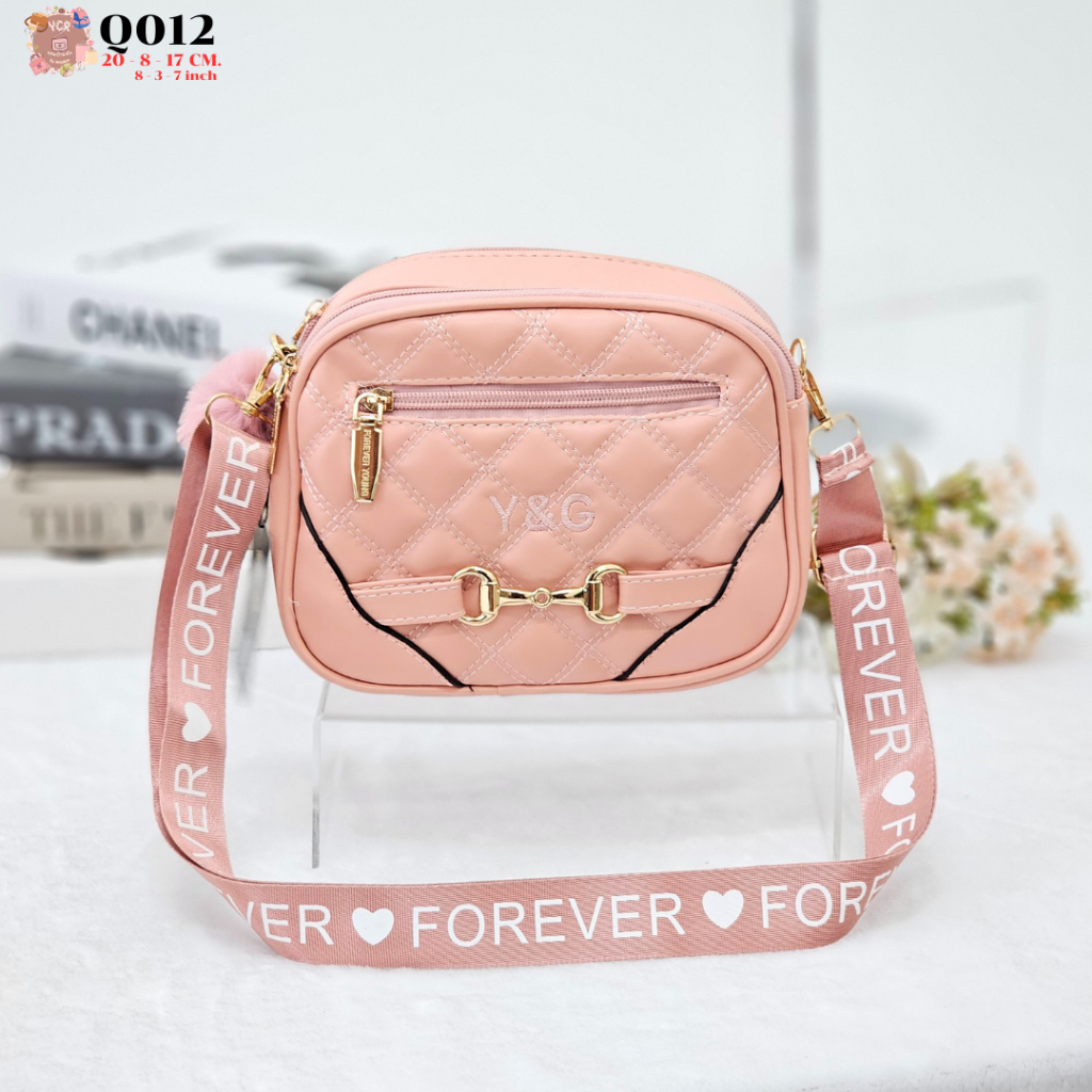 YNG กระเป๋าสะพายข้างทรงหมอน คาดเหล็กทอง สายสปอร์ตสีพาสเทล รุ่นQ012