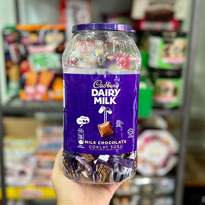Cadbury Dairy Milk Chocolate ช็อกโกแลตแคดเบอรี่ ขนาด 405กรัม