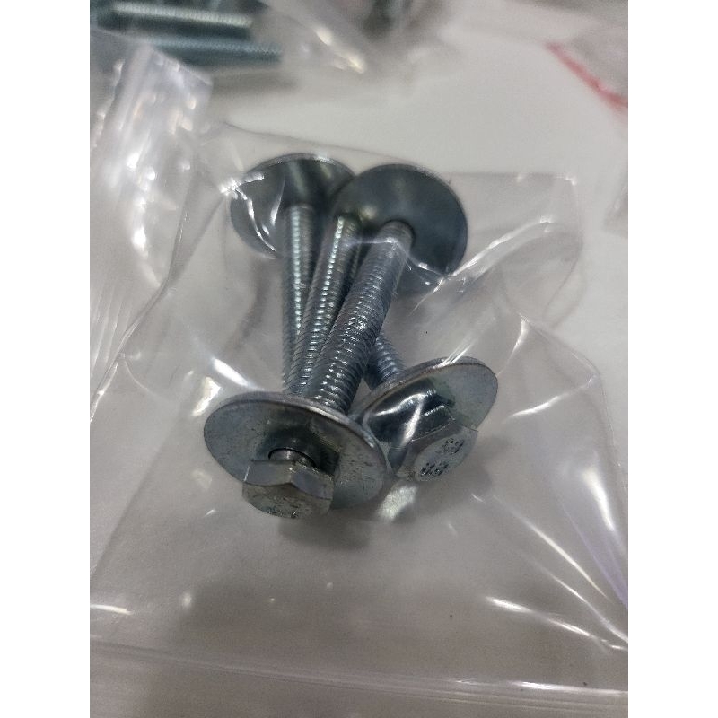 น็อตพื้นรถhonda zoomer50,scoopy50,dio z4,dio17,18,27,28