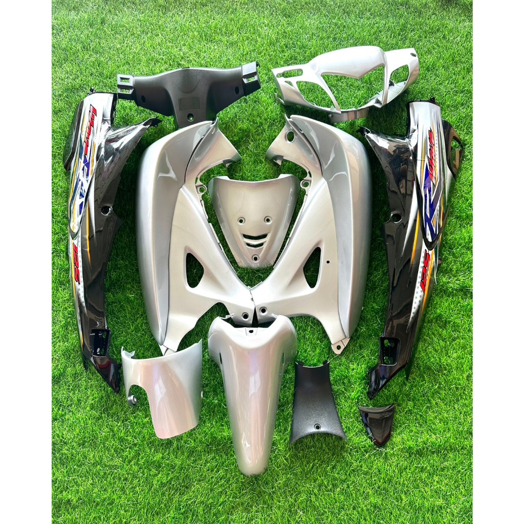 แถมน็อตทั้งชุด  ชุดสีเวฟ125R 125S เเฟริ่งเวฟ125s เฟรมเวฟ125s 125r เฟรมwave ชุดสีwave สี บรอนซ์ท้ายดำ