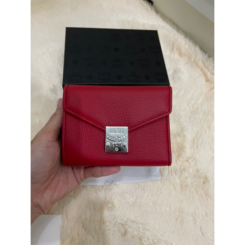 กระเป๋าสตางค์ MCM ใบสั้นสีแดง ของใหม่ ของแท้ 100%
