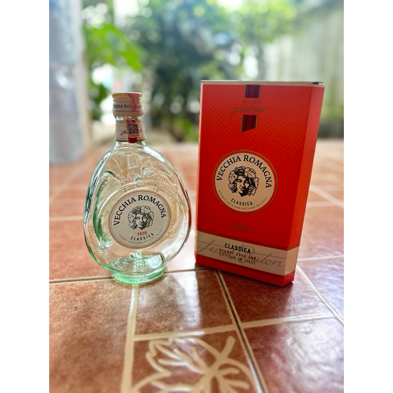 ขวดเหล้าเปล่า VECCHIA ROMAGNA ทรงสามเหลี่ยม ใหม่กริบ