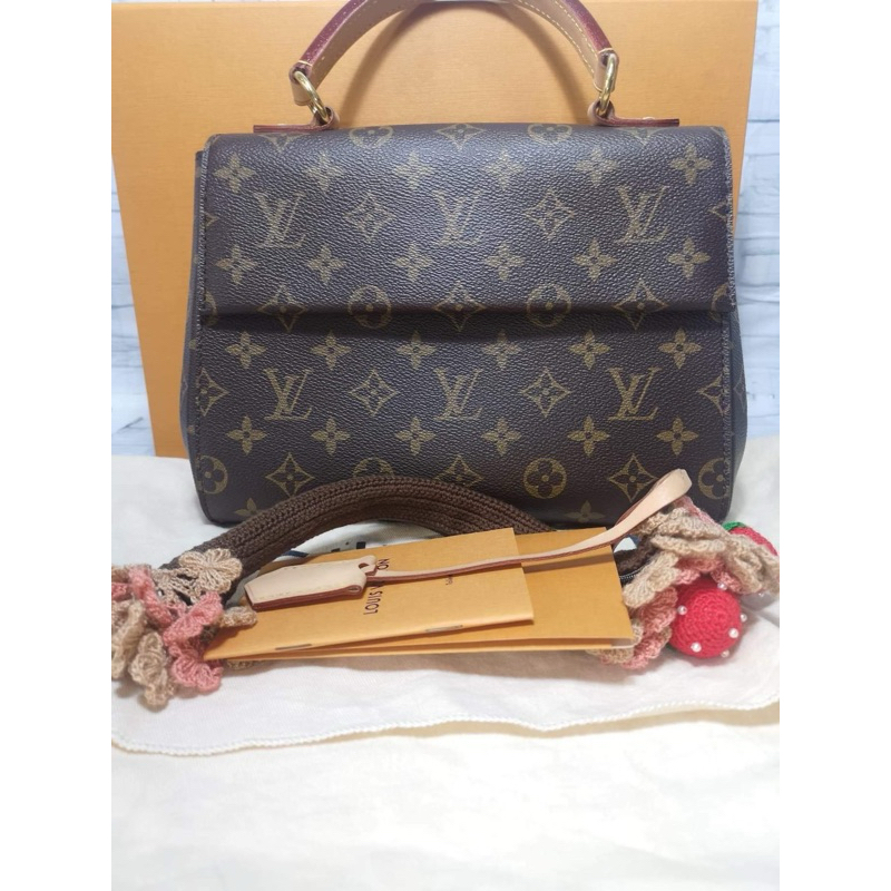 Sold Out used like new LV cluny BB ปี 2018