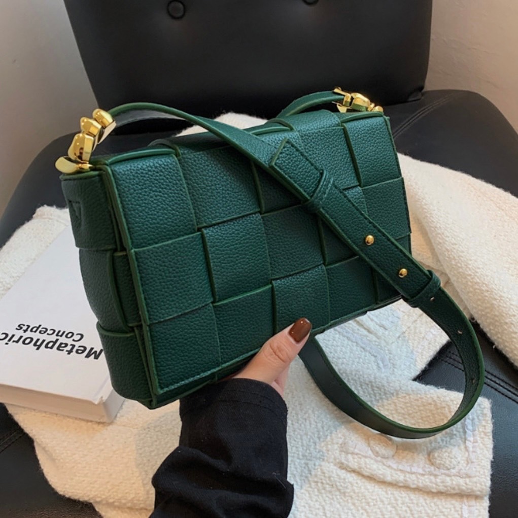 🔥พร้อมส่ง 🔥 BYB กระเป๋าหนัง PU สาน สวยมาก สามารถใช้ในชีวิตประจำวันได้ Code 7008