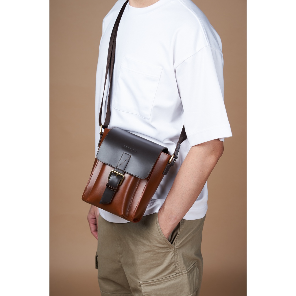 ZETTINO กระเป๋าสะพายหนังแท้ l Mini Vertical Bag