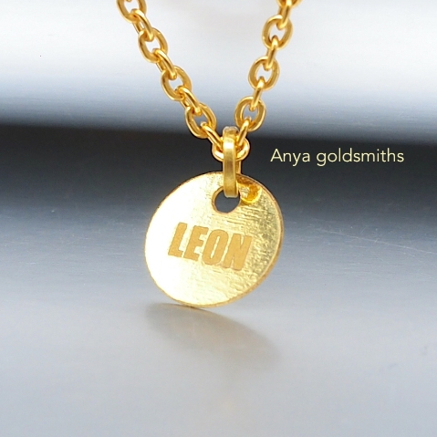 Anya จี้เลเซอร์ทองคำแท้ 96.5% สลักเลเซอร์ ตัวอักษร custom นน.ทอง 0.6-0.65 กรัม