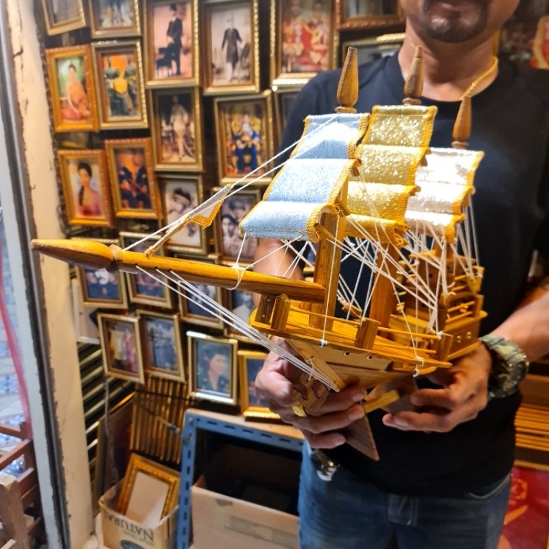 (ลดราคา) (ไซส์ M) เรือไม้สักทอง เรือสำเภา เรือเสริมฮวงจุ้ย ค้าขายร่ำรวย งานราบรื่น เรียกทรัพย์ ขนเงิน ทอง เข้าบ้าน