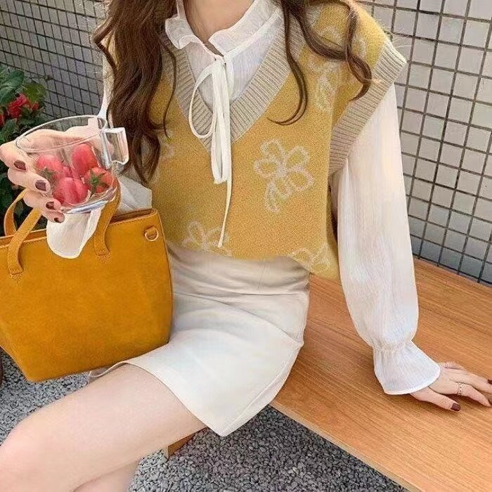 Rosie พร้อมส่ง เสื้อกั๊กไหมพรม คอวี ลายดอกไม้น่ารักสุดๆ มี4สี