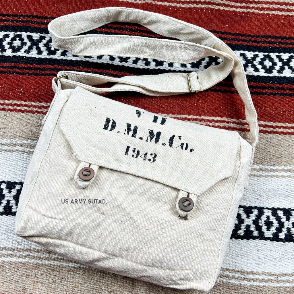 กระเป๋าแมสเซนเจอร์ Messenger Bag LapTop Bag ·  และกระเป๋าสะพายข้าง ผ้าเเคนวาส สีขาว สไตล์วินเทจ.