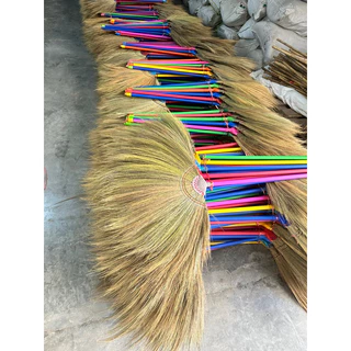 ไม้กวาดดอกหญ้า รุ่นหนา เย็บ 3 ตะเข็บ (ทากาว) ด้ามพลาสติกเกรด A ไม่หลุดร่วงง่าย