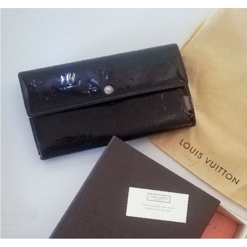 LV กระเป๋าสตางค์ ของแท้ มือสอง รุ่น Amarenta Monogram Vernis