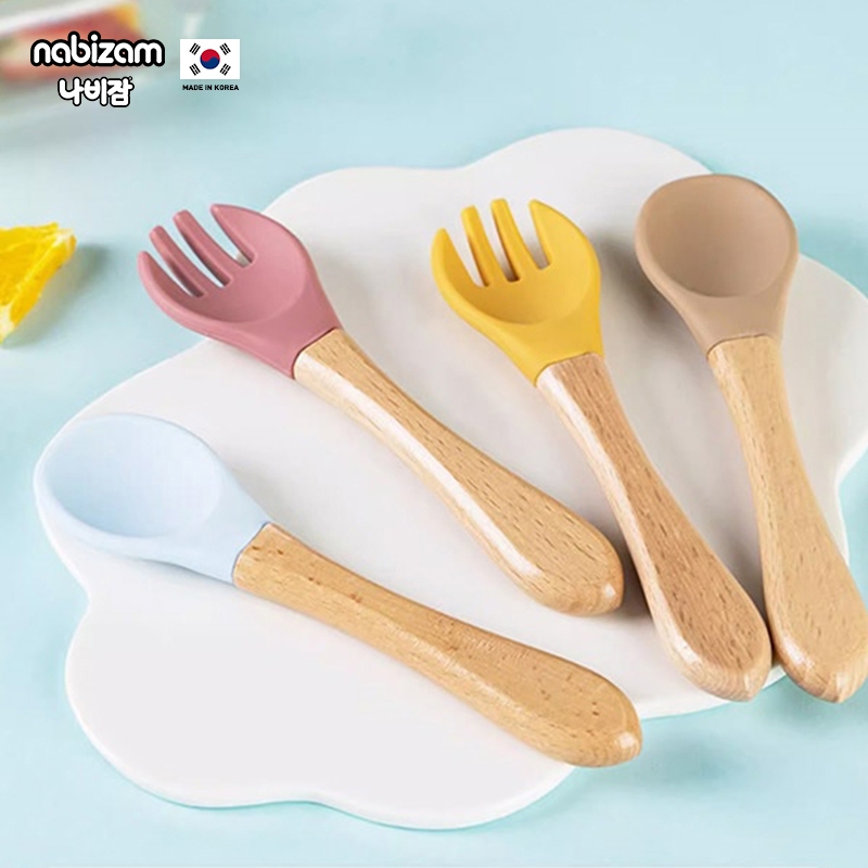 Nabizam ช้อนนิรภัยสีบริสุทธิสำหรับ ห้อาหารทารก ของขวัญที่ดี ช้อน ฎ ปลายอ่อน ด้ามูไม้ ช้อนซิลิ โคน เครือง ใช้บน โต๊ะอาหาร