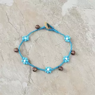 สร้อยข้อเท้า สร้อยข้อมือ ลายดอกเดซี่่ ร้อยสลับกระดิ่ง งานแฮนด์เมด เชือกเทียน โบโฮ โบฮีเมียน เรกเก้ Handmade Anklet