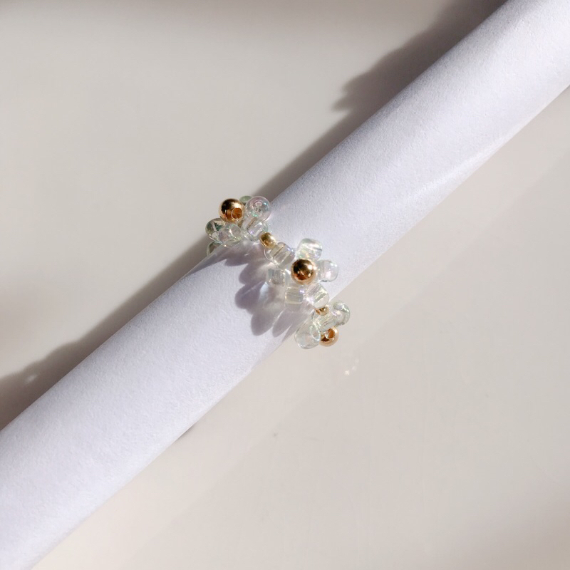 Pantheadesign แหวนลูกปัดลายดอกไม้โทนสีครีมทอง - รูปที่ 3