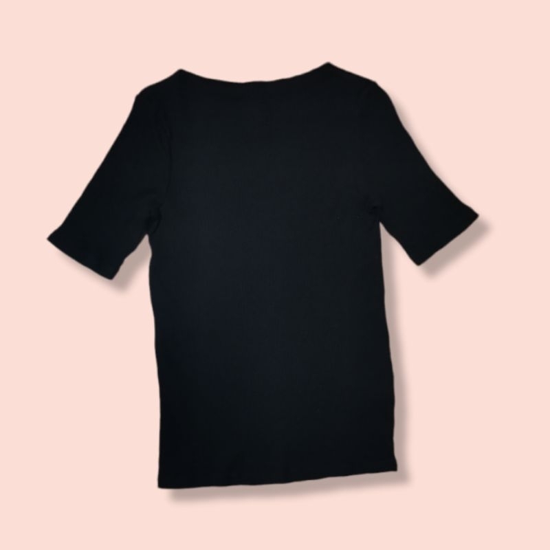 Uniqlo เสื้อยืด ไซส์ L ผ้าร่อง คอปาด สีดำ มือสอง