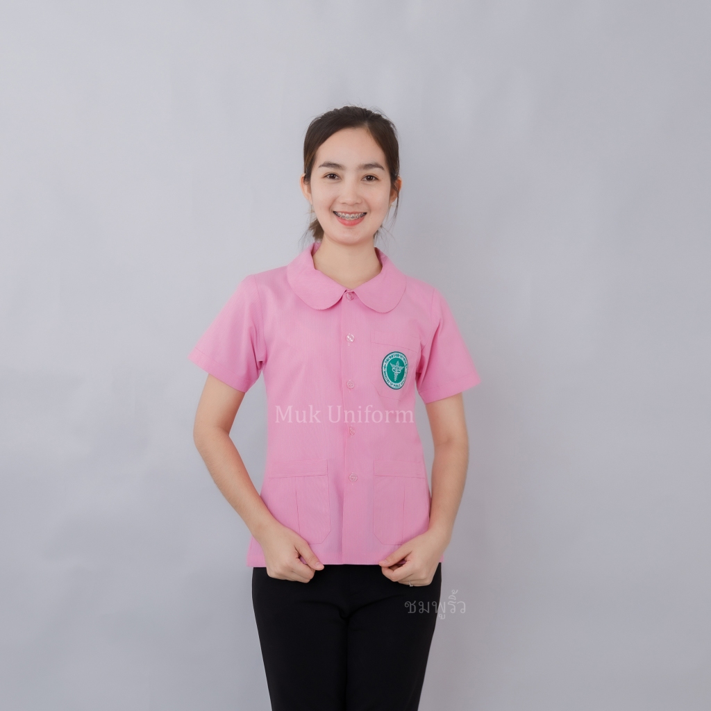 ( Live 11.30 - 13.00 น.ทุกวัน ) เสื้อกาวน์ แขนสั้น คอบัว ชมพู-ขาว เสื้อชมพูริ้ว ตรากระทรวงสาธารณสุข มุกยูนิฟอร์ม