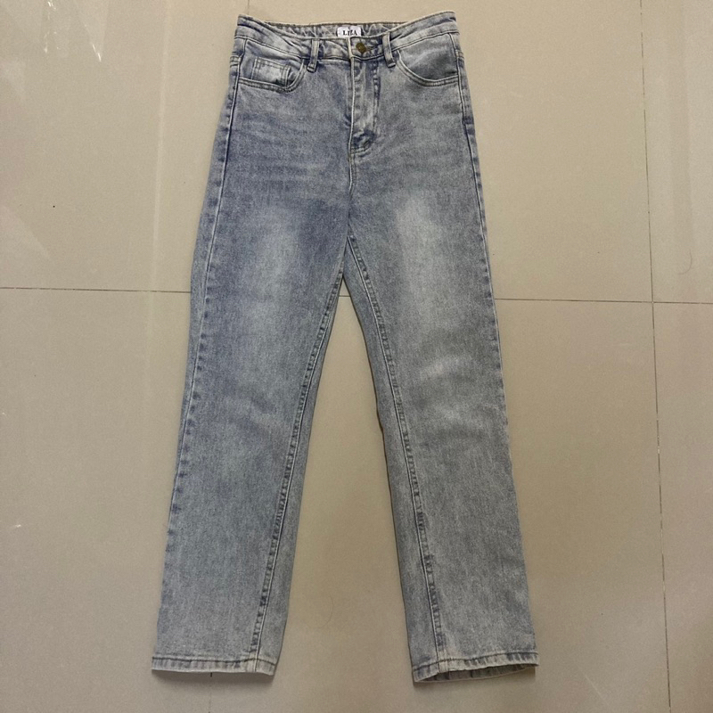 กางเกงยีนส์เอวสูงทรงกระบอกเล็ก ป้ายLiza studio ไซส์M มือ2