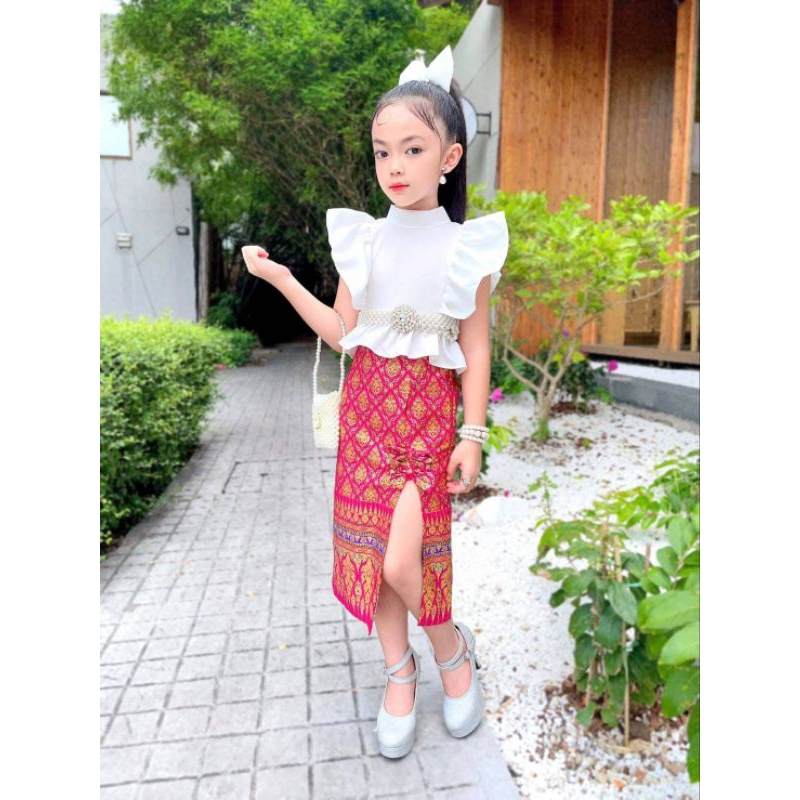ชุดเด็กหญิง ชุดไทยประยุกต์สีบานเย็นทองเสื้อคอจีนระบาย+กระโปรงผ่าหน้าผ้าไทยพิมพ์ทองอย่างดี กระโปรงยาว(แถมโบคาดผม)
