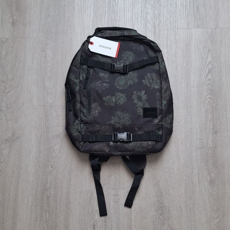 กระเป๋าเป้ Nixon สีเขียว-ดำ