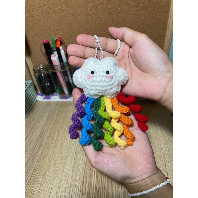 ‼️พร้อมส่ง‼️the cloud with rainbow crochet ☁️ 🌈 พวงกุญแจก้อนเมฆและสายรุ้งโครเชท์