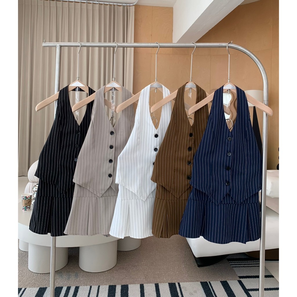 ชุดเซ็ทกระโปรง 2 ชิ้น เสื้อคล้องคอแขนกุด กระโปรงเทนนิส Tennis set *ผ้าลาย* / ป้าย Betty