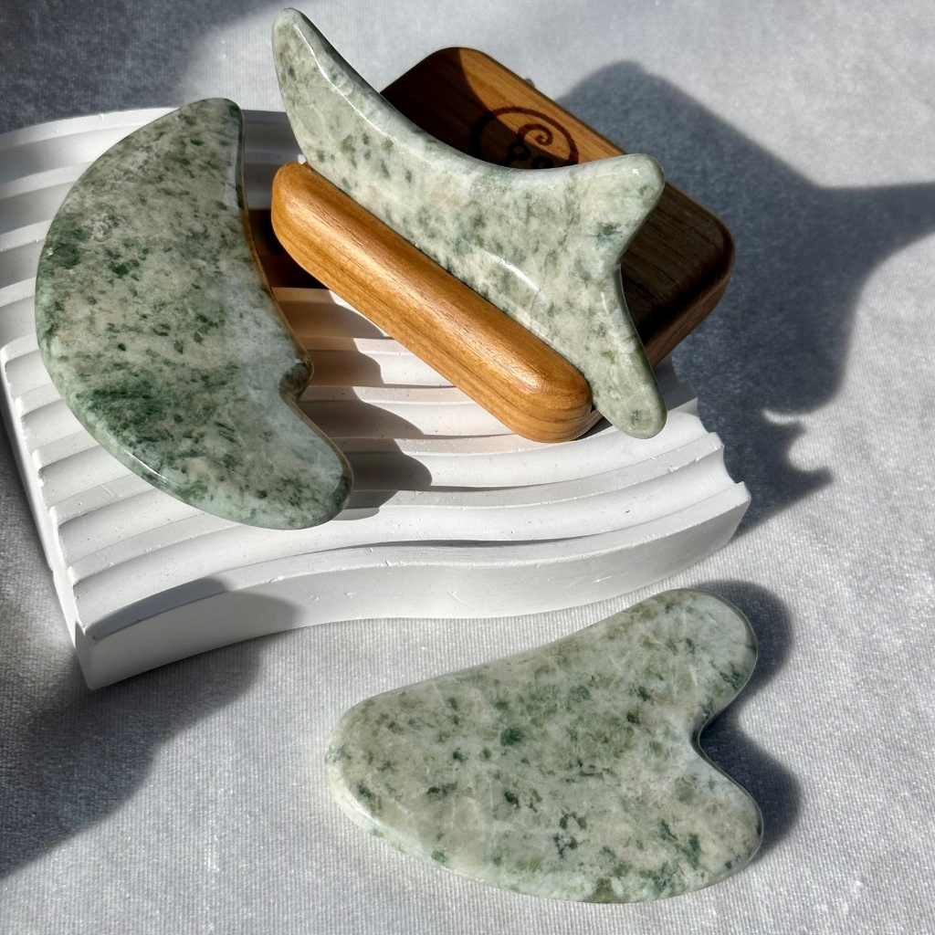 Moss In Snow Gua Sha Collection กัวซา นวดหน้า หินสะสม หิน หายาก