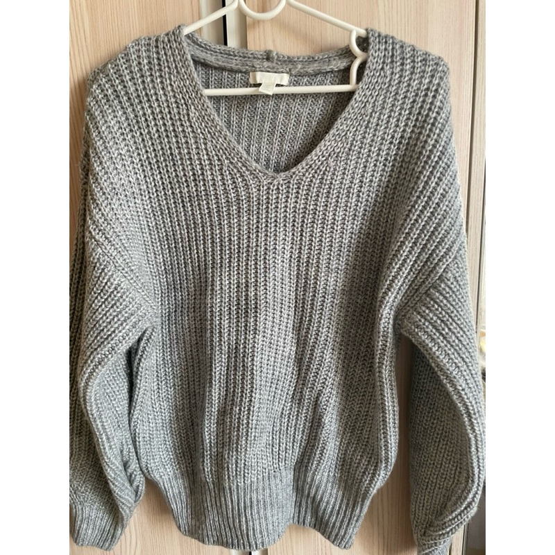HM plain gray sweater