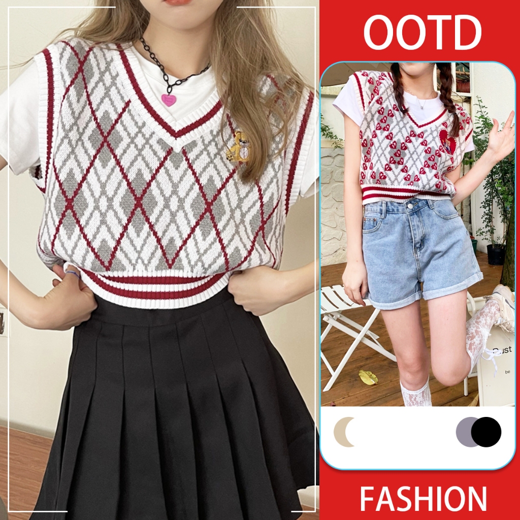 KOKO 8596/901 พร้อมส่ง เสื้อกั๊กไหมพรมลายตารางหมากรุก ปักน้อฃหมีหน้าอก