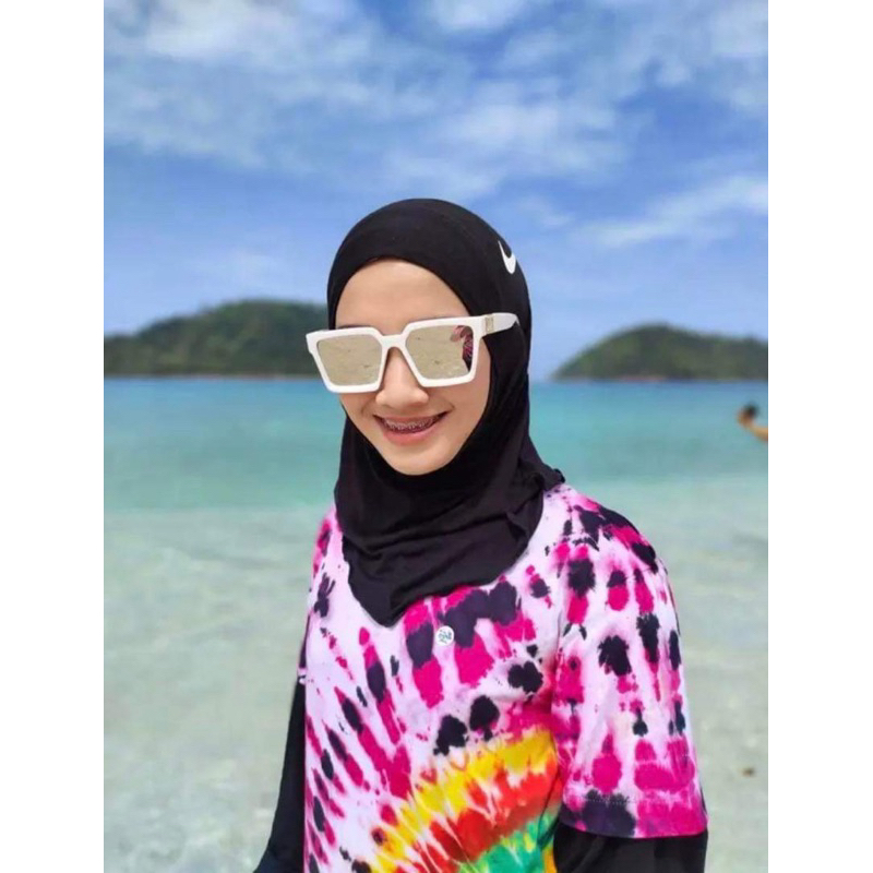 อินเนอร์ว่ายน้ำมุสลิม