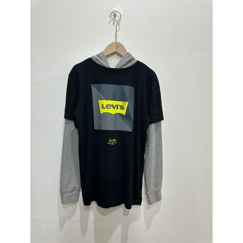 เสื้อแขนยาว Levi’s ของแท้ สีดำแขนเทา มีฮู้ด ขนาดอก 38 นิ้ว ยาว 27 นิ้ว