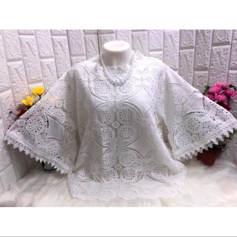เสื้อลูกไม้ทั้งตัว งานสวยเนื้อผ้าดี มีชับใน งานฟรีไซส์ มีรอบอก 44-46-48 นิ้วใส่ได้ (มีหลายสีให้เลือก) B