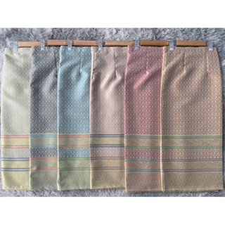 ผ้าถุงทอลาย โทนสีหวาน-พาสเทล ตัดเย็บแบบป้ายติดตะขอ อัดกาวมาแ…