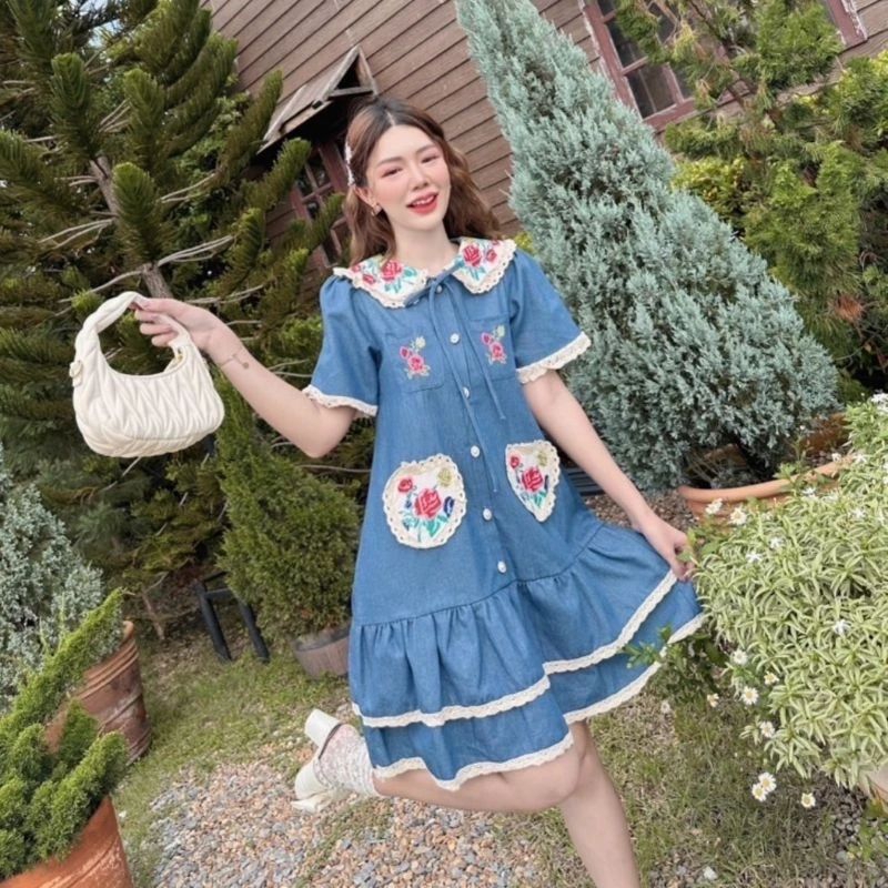 (XL) พร้อมส่ง🌷ชุดเดรสยีนส์แต่งคอปกลายดอก งานป้าย Bo rich ta แท้ มือ 1 ป้ายห้อย