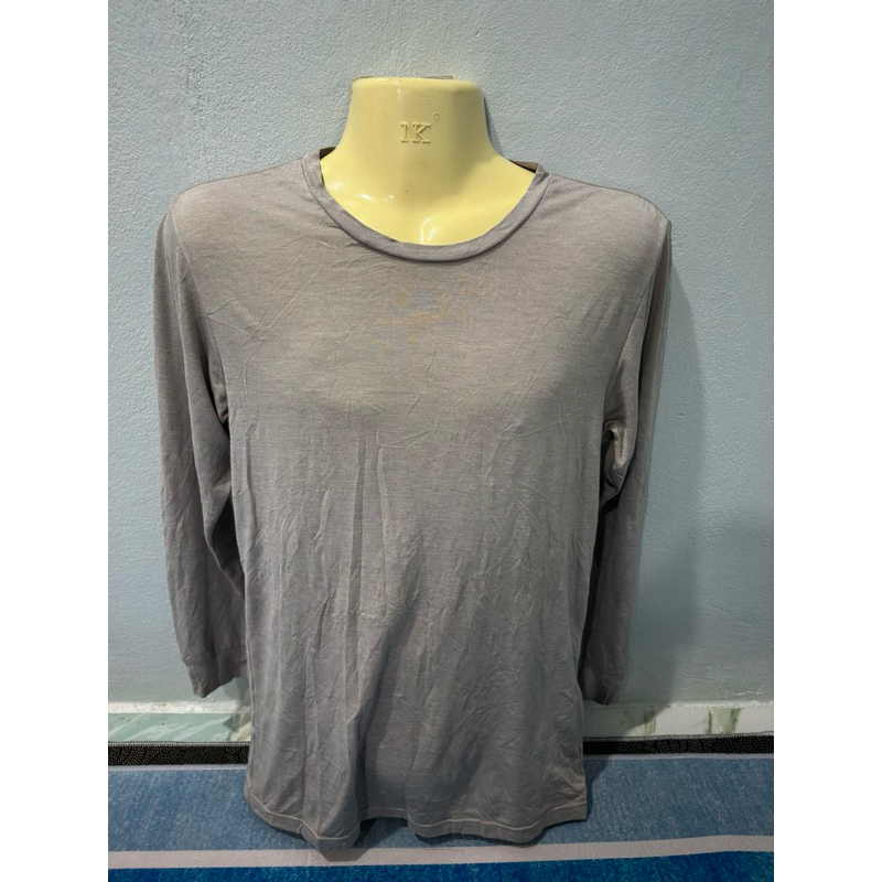 เสื้อHEATTECHผู้ชาย Size S แบรนด์Uniqloแท้100% มือ2สภาพดี ใส่กันหนาวติดลบ อบอุ่นร่างกาย ผ้าโพลีเอสเต