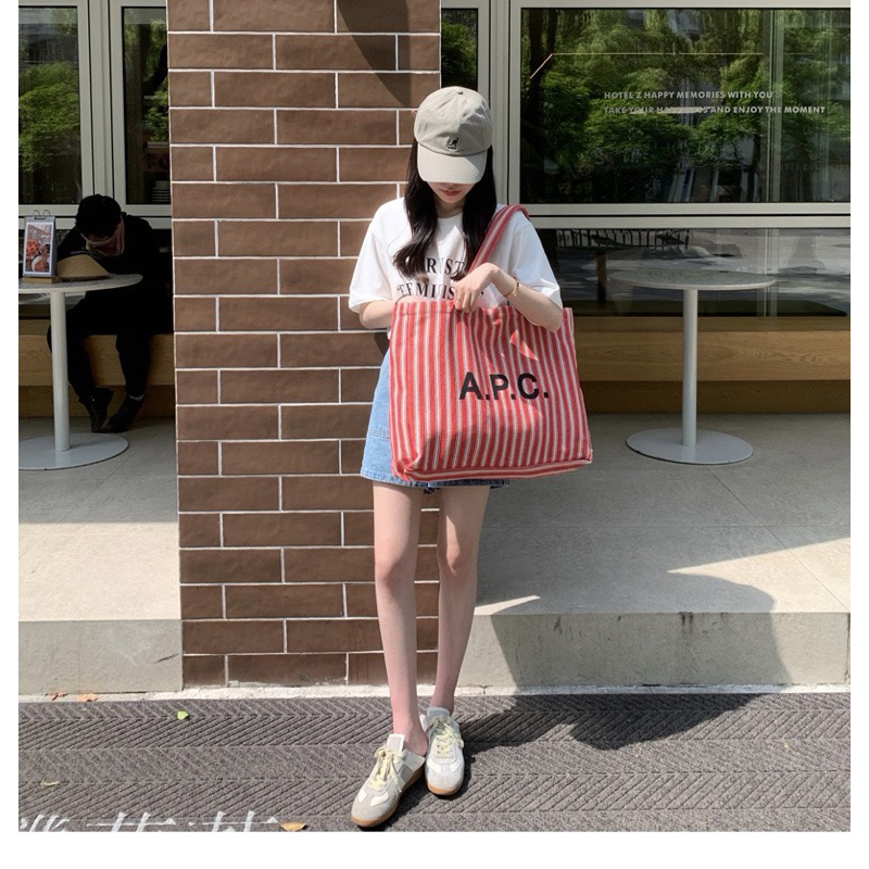 กระเป๋าผ้าลายทางสะพายข้างใบใหญ่ A.P.C มี 3 สี