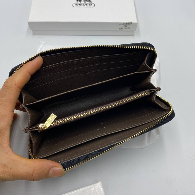 กระเป๋าสตางค์ ซิบรอบใบยาวขนาด 8 นิ้รุ่นใหม่ขายดีกระเป๋าผู้หญิงใส่เงินได้ไม่ต้องพับงานสวยพร้อมอุปกรณ์ครบ - รูปที่ 2