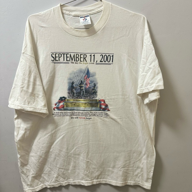 เสื้อระลึกถึงเหตุการณ์ 911  September 11 2001 Remembrance T Shirt Vtg New York City NYC FDNY White S