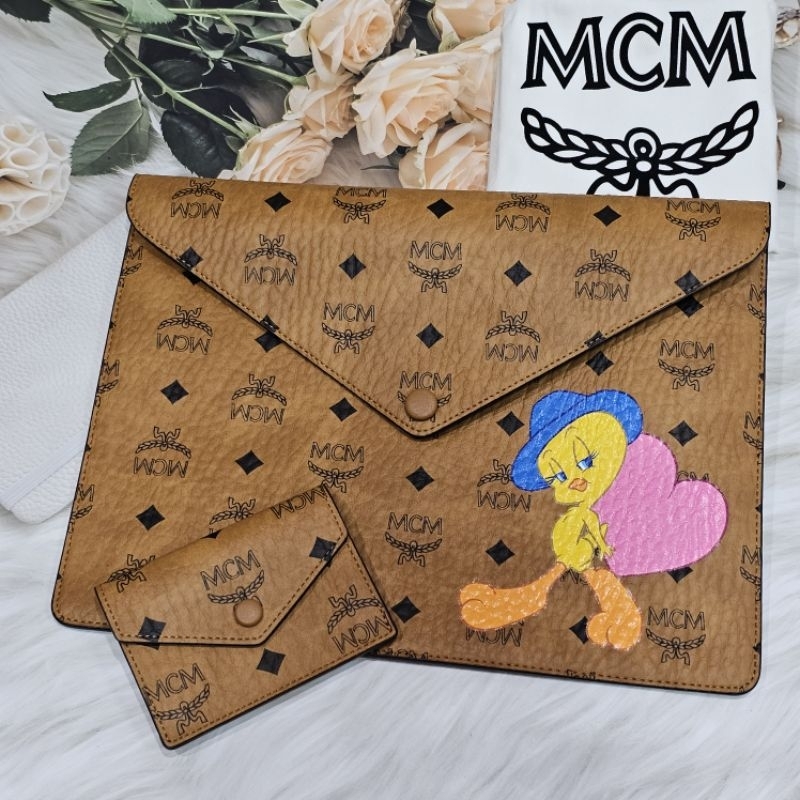 คุ้มมาก ซื้อ1 ได้ 2✔ ของแท้ 100% ✧.* New พร้อมส่ง ✧.*  กระเป๋า Mcm Clutch