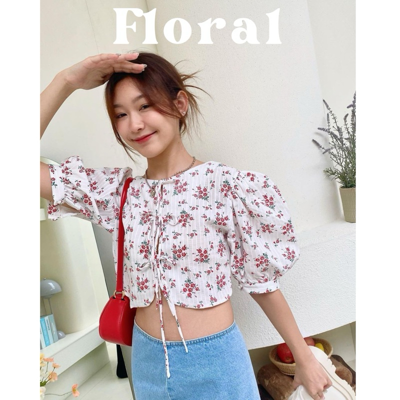 Joy mini floral เสื้อครอปแขนพองลายดอกไม้ มี 2 สีแดง/เหลือง (เฉพาะเสื้อ)