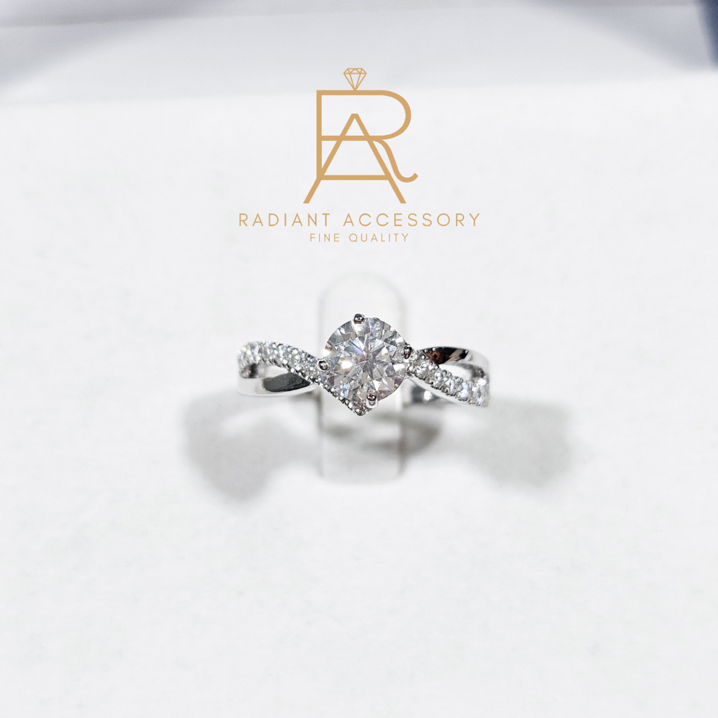 แหวนเงินแท้ ฝังเพชร Moissanite 1กะรัต ก้านไขว้ ชุบทองคำขาว