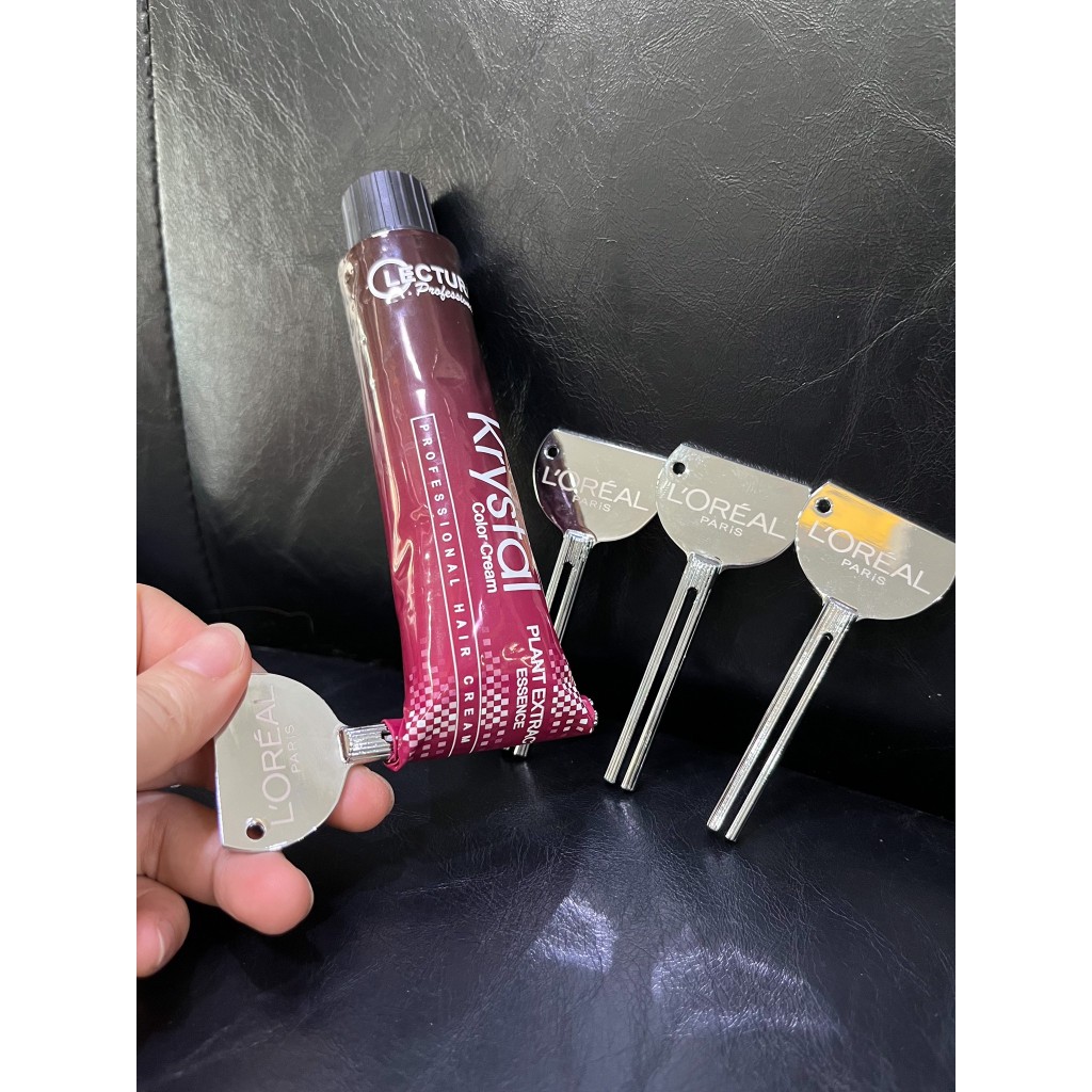 กุญแจบีบสี เสียบกับหลอดสี แล้วหมุนรีดได้เลยจ้าา