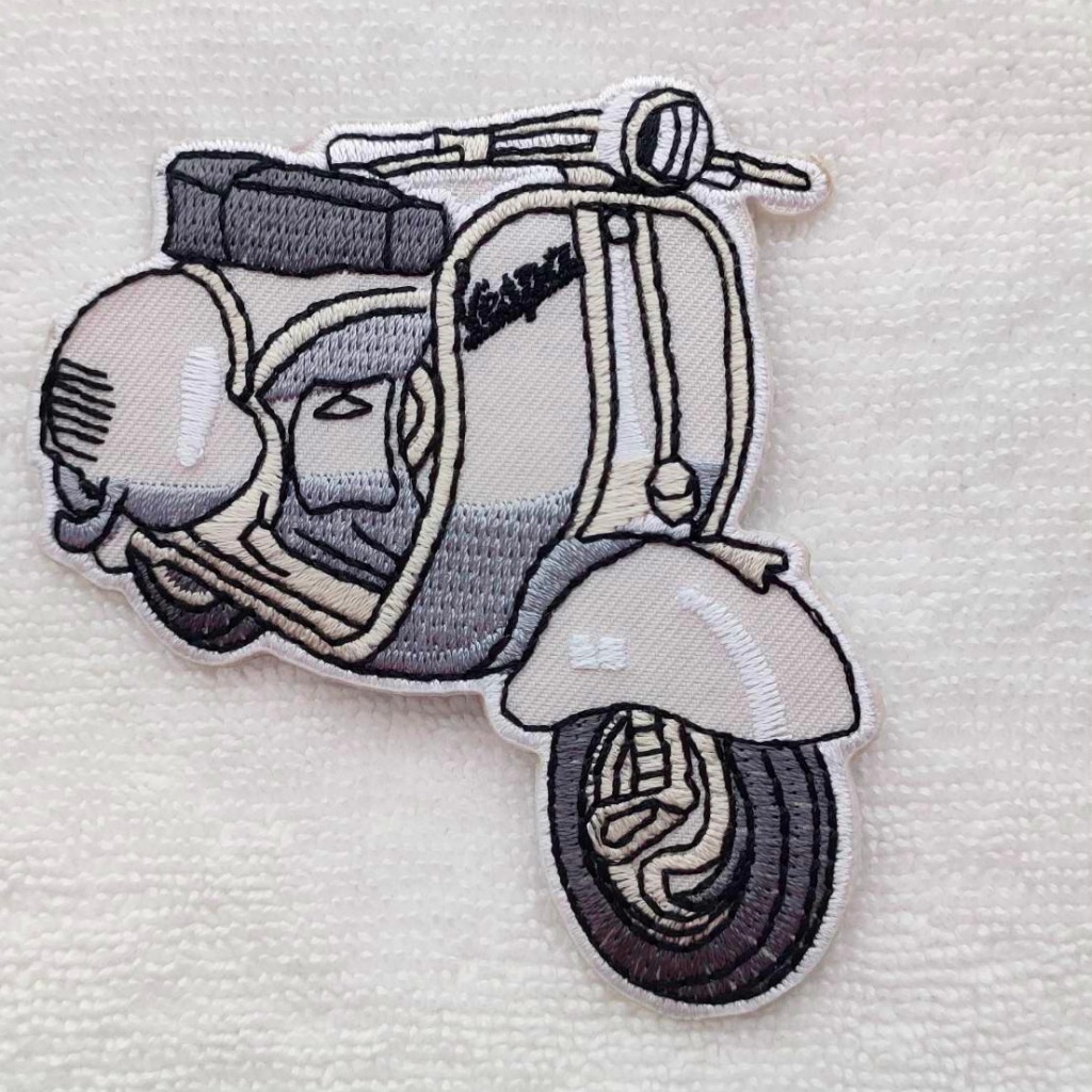 ตัวรีดติดเสื้อ อาร์มติดเสื้อ โลโก้ มอเตอร์ไซค์ Honda ฮอนด้า Yamaha ยามาฮ่า Vespa Patch เวสป้า สำหรับตกแต่งเสื้อผ้า