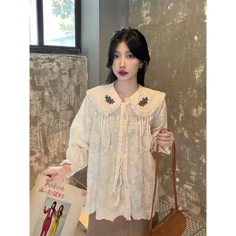 (#b669)เสื้อฉลุปักกระดุมหน้าแขนยาวคอบัวแต่งผูกโบวระบายปักดอก