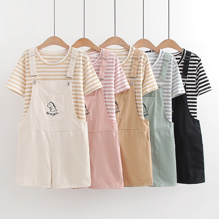 ••พร้อมส่งจากไทย•• เอี้ยมกางเกงพร้อมเสื้อขาว ปักลายDragonน่ารักมากค่ะ #3458