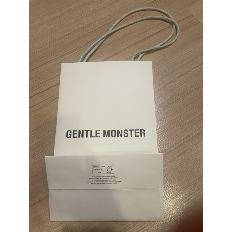 ถุง gentle monster ถุงกระดาษ 10.5*6.5นิ้ว ของแท้ สภาพดี
